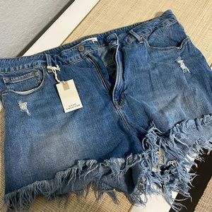 Good American bombshell shorts